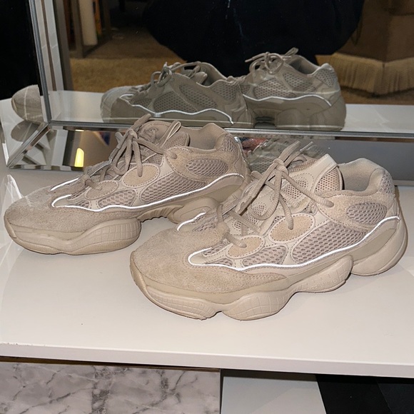 Yeezy 500 Blush - Picture 2 of 10